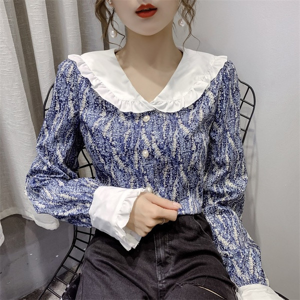 Retro stiliaus moteriški marškiniai ilgomis rankovėmis ir špico iškirpte