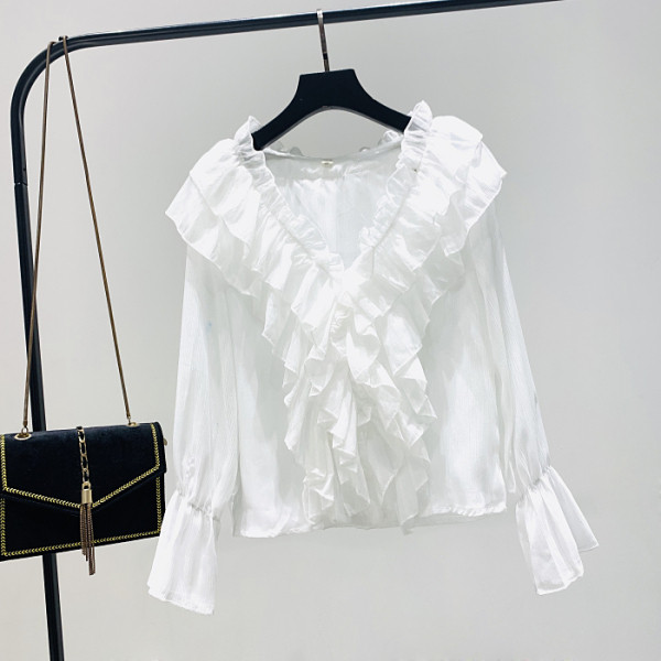 Модерна дамска риза -с шпиц деколте и лотос ръкави