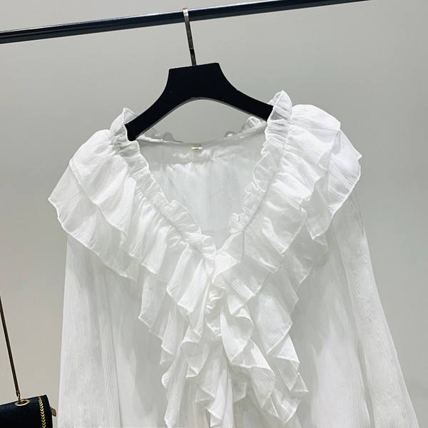 Модерна дамска риза -с шпиц деколте и лотос ръкави