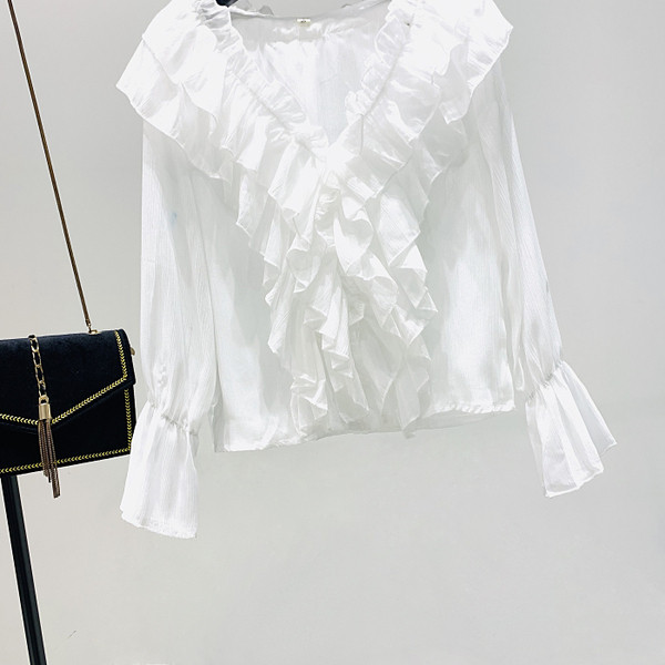 Модерна дамска риза -с шпиц деколте и лотос ръкави