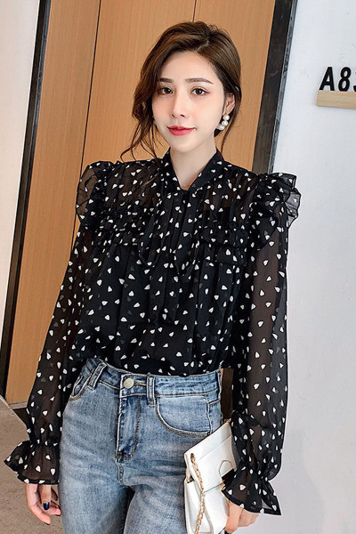 Modernūs moteriški balti ir juodi marškiniai su V formos iškirpte