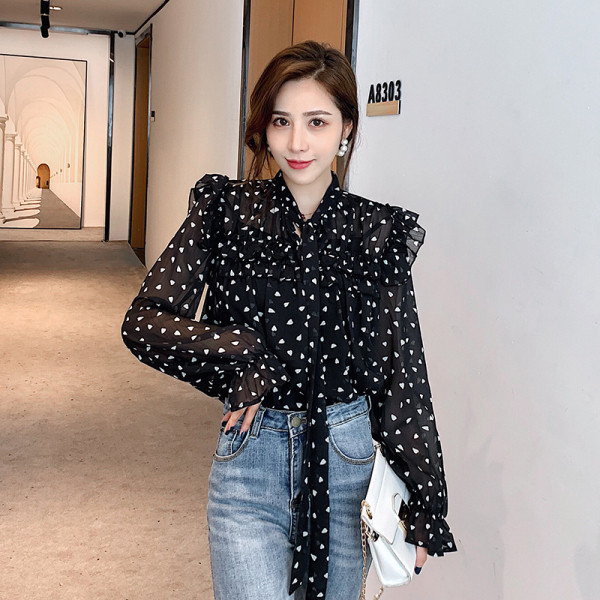 Modernūs moteriški balti ir juodi marškiniai su V formos iškirpte