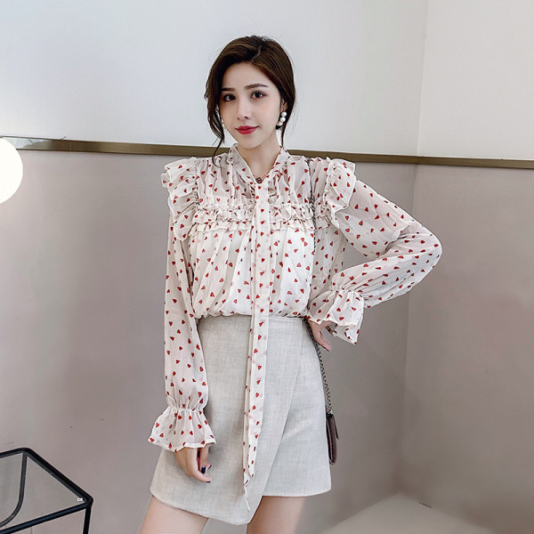 Modernūs moteriški balti ir juodi marškiniai su V formos iškirpte