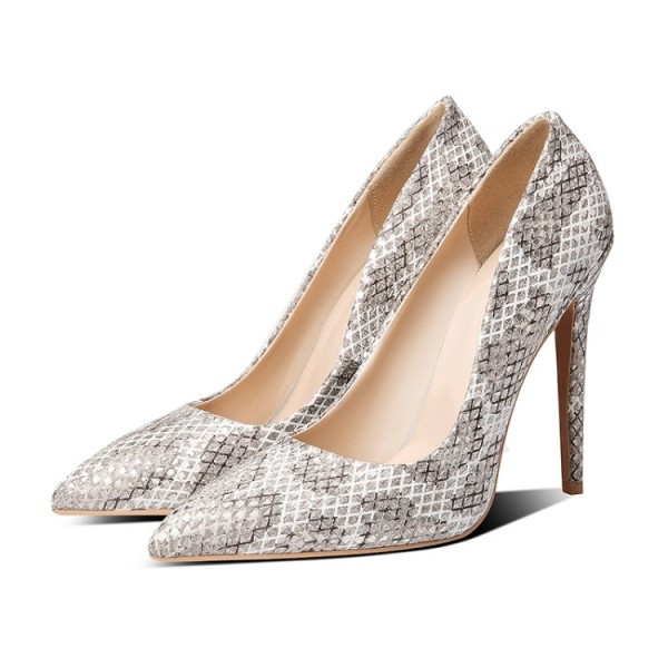 Pantofi moderni ascuțiți cu imprimeu șarpe și tocuri înalte