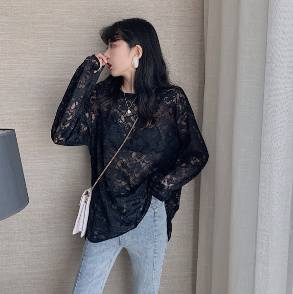 Moteriškos laisvalaikio nėriniuotos palaidinės platus modelis