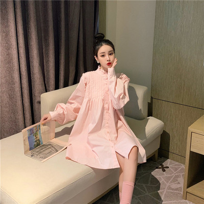 Plata sieviešu kleita ar pogām un pusaugstu apkakli