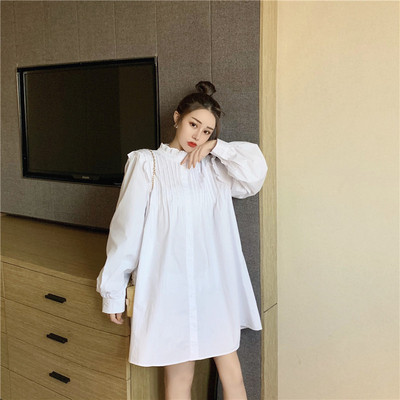 Plata sieviešu kleita ar pogām un pusaugstu apkakli