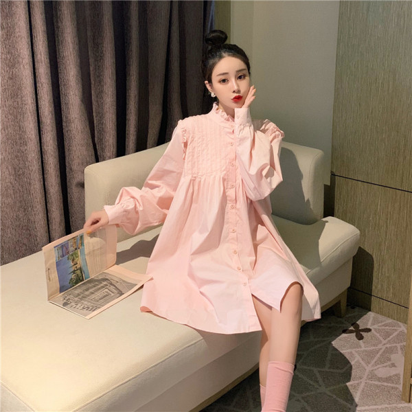 Plata sieviešu kleita ar pogām un pusaugstu apkakli