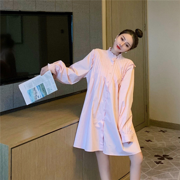 Plata sieviešu kleita ar pogām un pusaugstu apkakli