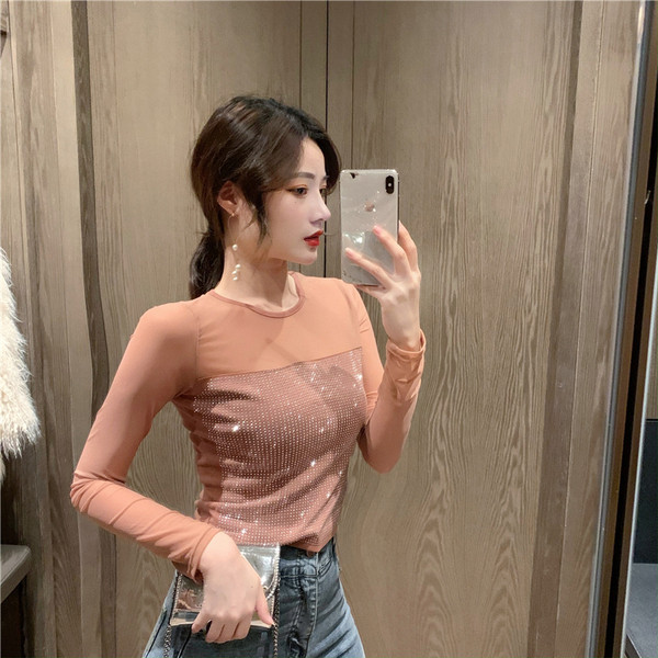 Modern női blúz modell díszkövekkel