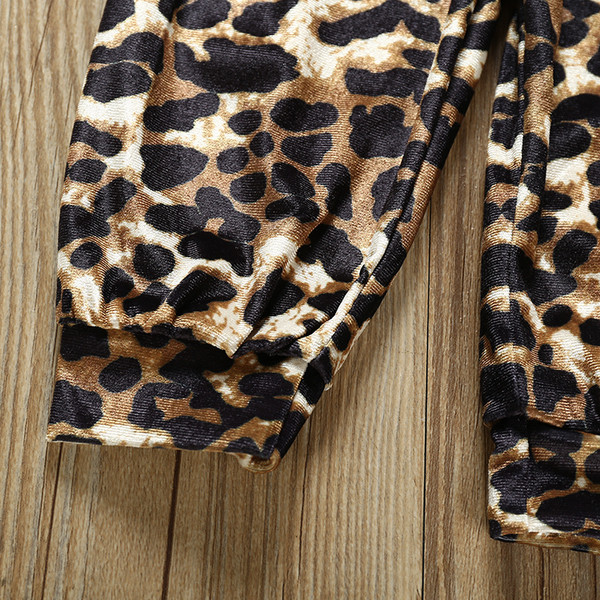 Két részből álló gyerek szett overall + állatmintás blúz