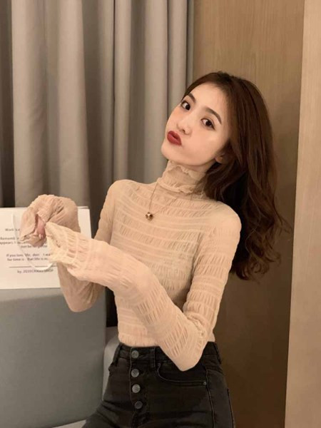 Naiste vabaaja pluusiga liibuv kõrge kraega mudel