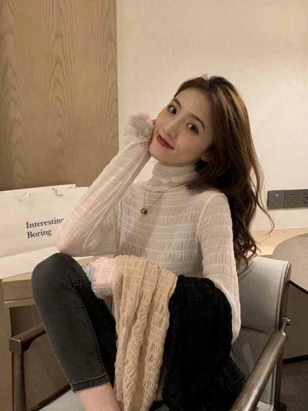 Naiste vabaaja pluusiga liibuv kõrge kraega mudel