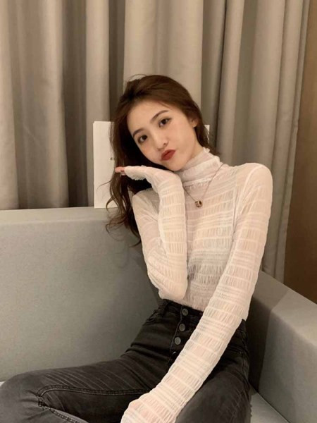 Naiste vabaaja pluusiga liibuv kõrge kraega mudel