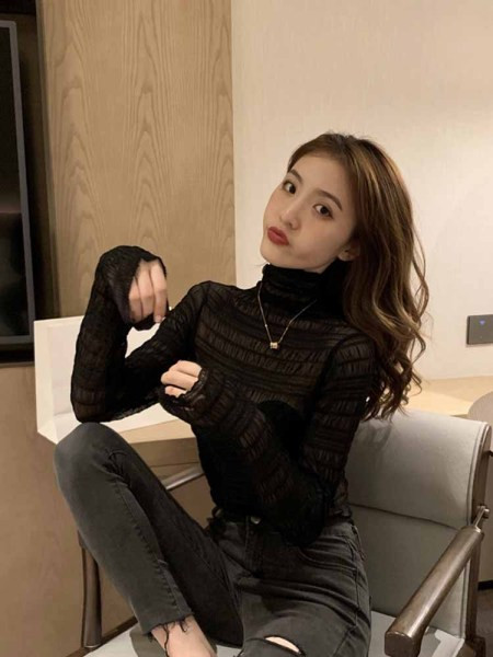 Naiste vabaaja pluusiga liibuv kõrge kraega mudel