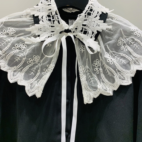 Moderna ženska košulja s čipkom, kravatama i lotos rukavima