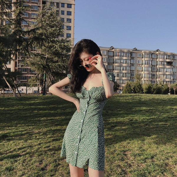 Πράσινο γυναικείο φόρεμα  με κοντά μανίκια και κουμπιά