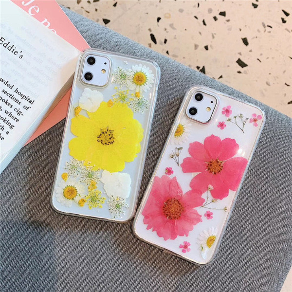 Läbipaistev värviliste lilledega silikoonümbris iPhone 11 jaoks