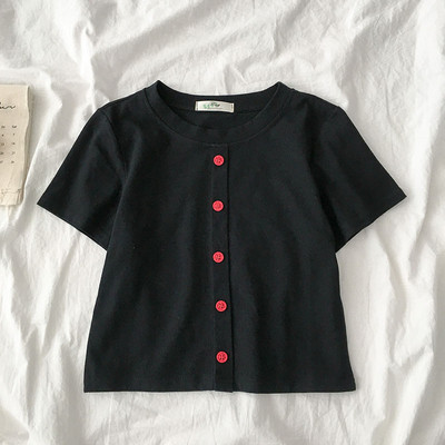 Sieviešu t-krekls ar pogām un ovālu kakla izgriezumu