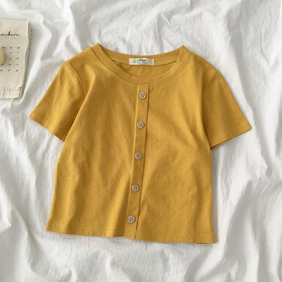 Sieviešu t-krekls ar pogām un ovālu kakla izgriezumu