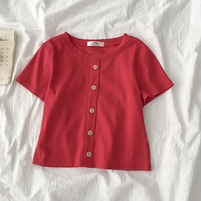 Sieviešu t-krekls ar pogām un ovālu kakla izgriezumu