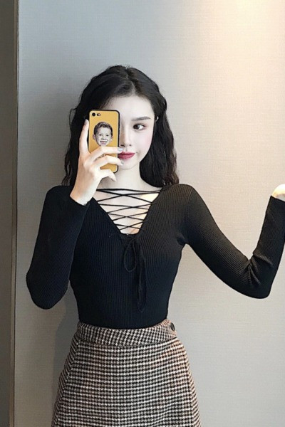 Lezser női blúz nyakkendővel és hosszú ujjal