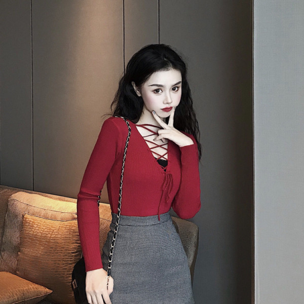 Lezser női blúz nyakkendővel és hosszú ujjal