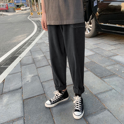 Vyriškų laisvalaikio kelnių tiesus modelis