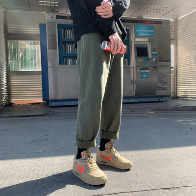 Vyriškų laisvalaikio kelnių tiesus modelis