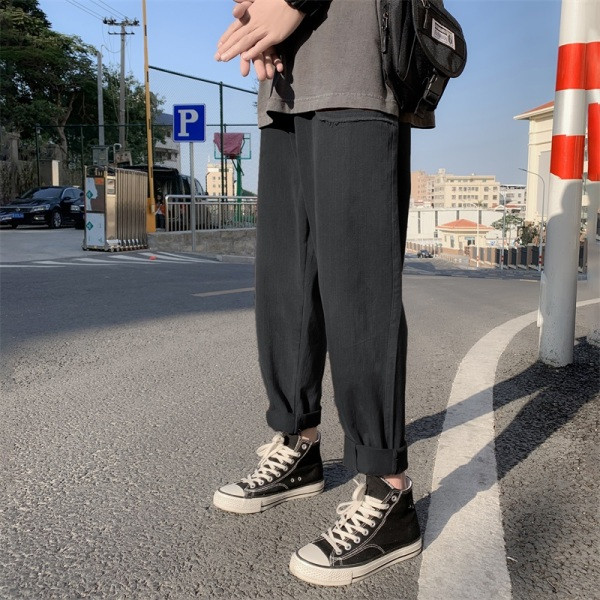 Vyriškų laisvalaikio kelnių tiesus modelis