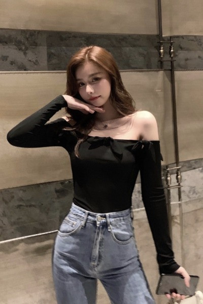 Bluză casual de damă cu umerii goi și mâneci lungi