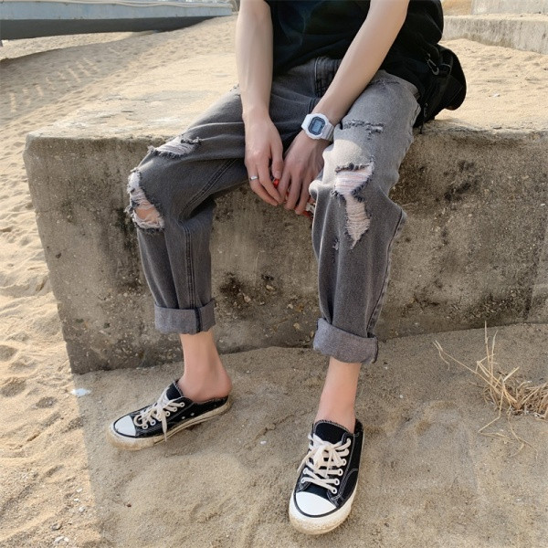 Modern férfi farmer szakadt motívummal széles modellel