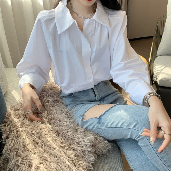 Laisvalaikio moteriški marškiniai klasikine apykakle ir ilgomis rankovėmis – plataus modelio