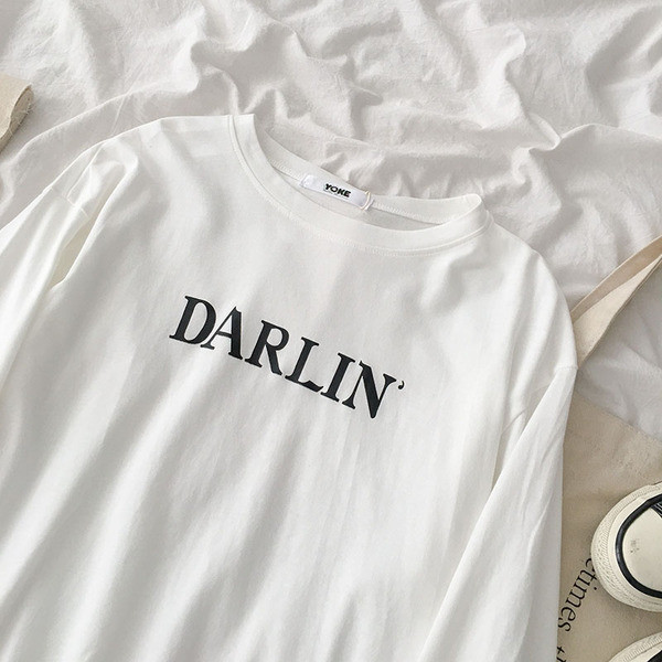 Дамска блуза с овално деколте и надпис