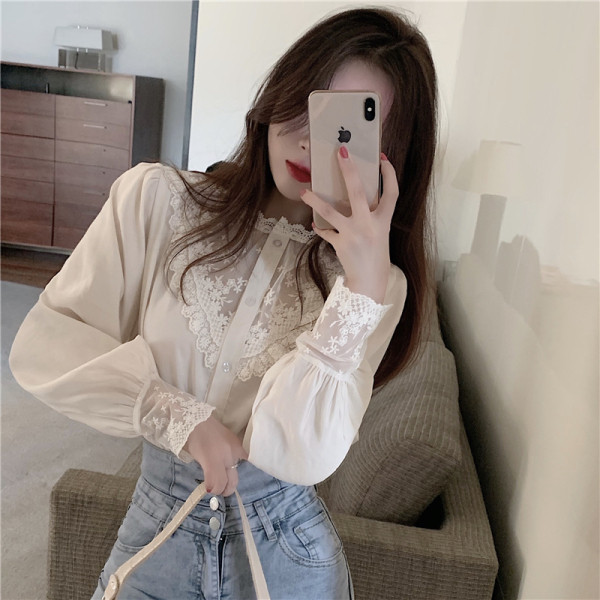 Női alkalmi fehér ing csipkével és gombokkal