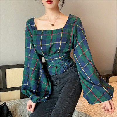 Modern női kockás ing négyzet alakú nyakkivágással és hosszú, széles ujjakkal