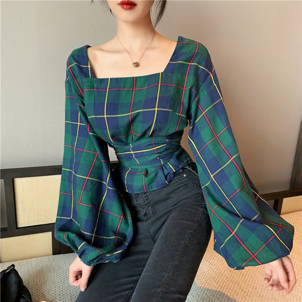 Modern női kockás ing négyzet alakú nyakkivágással és hosszú, széles ujjakkal