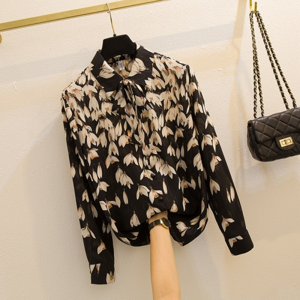 Нов модел дамска риза -с флорален десен и класическа яка