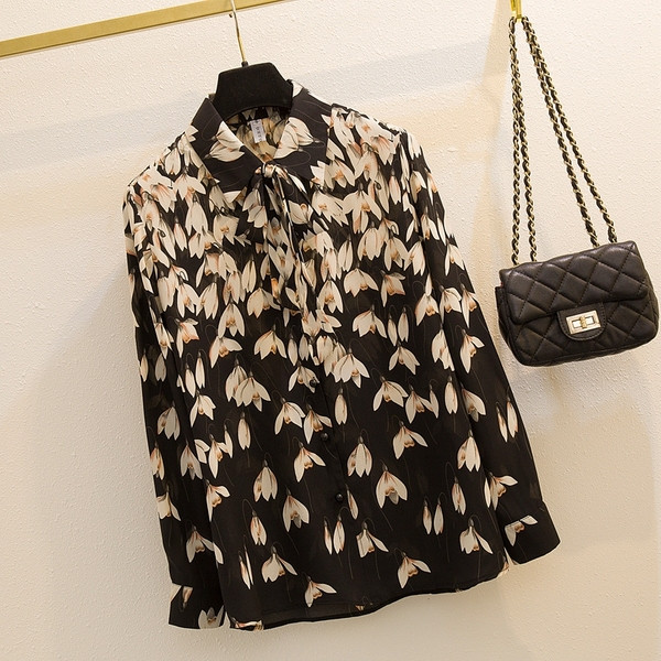 Нов модел дамска риза -с флорален десен и класическа яка