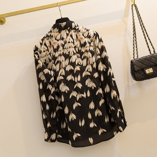 Нов модел дамска риза -с флорален десен и класическа яка