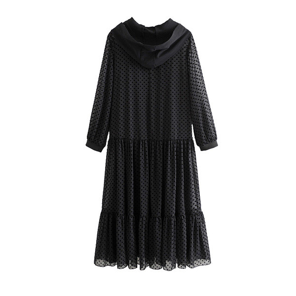 Női tüll ruha modell kapucnival és nyakkendővel