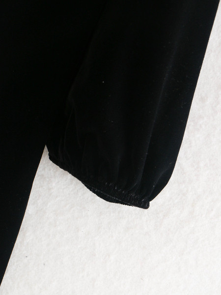 Naujo modelio moteriški trumpi kombinezonai su kvadratine iškirpte ir sagomis