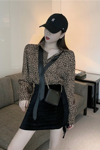 Leopard naiste särk klassikalise krae ja paelaga