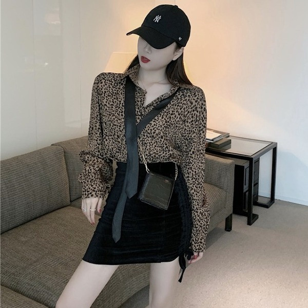 Leopard naiste särk klassikalise krae ja paelaga