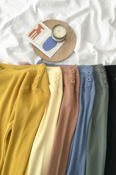 Ежедневна дамска блуза с обло деколте и копчета