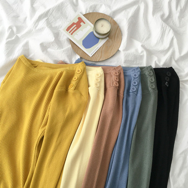 Ежедневна дамска блуза с обло деколте и копчета