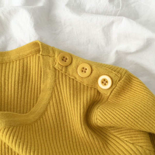 Ежедневна дамска блуза с обло деколте и копчета