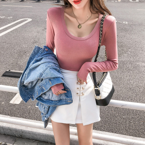 Pieguļoša sieviešu pavasara blūze ar ovālu kakla izgriezumu