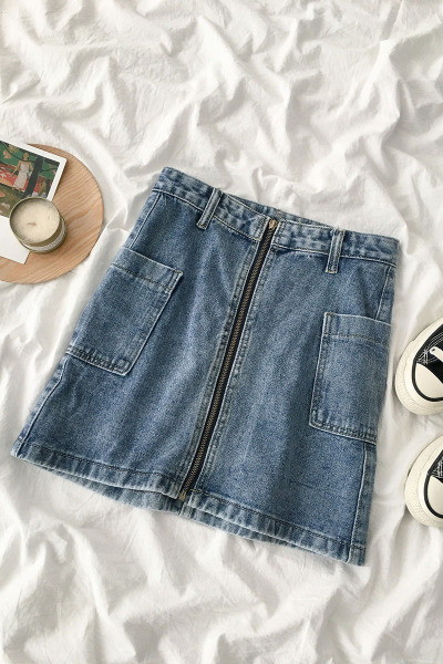 Modernus moteriškas sijonas aukštu juosmeniu ir užtrauktuku