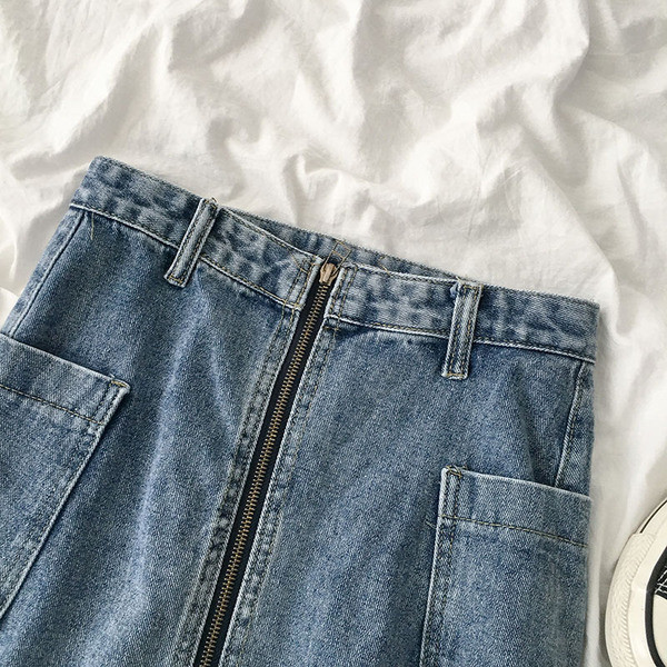 Modernus moteriškas sijonas aukštu juosmeniu ir užtrauktuku